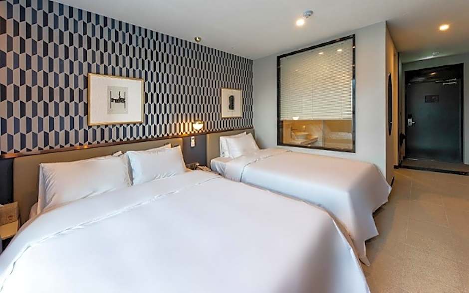 Brown-Dot Hotel Deokcheon