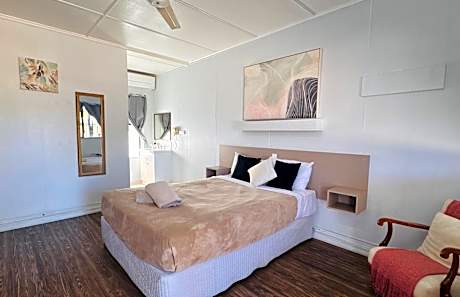 Standard Queen Room