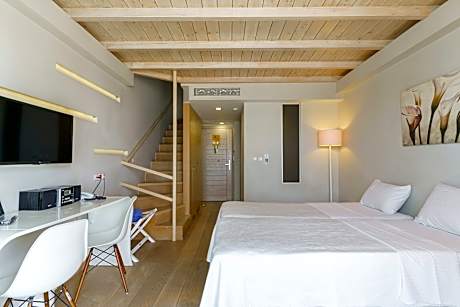 Family Room Split Level Sea View