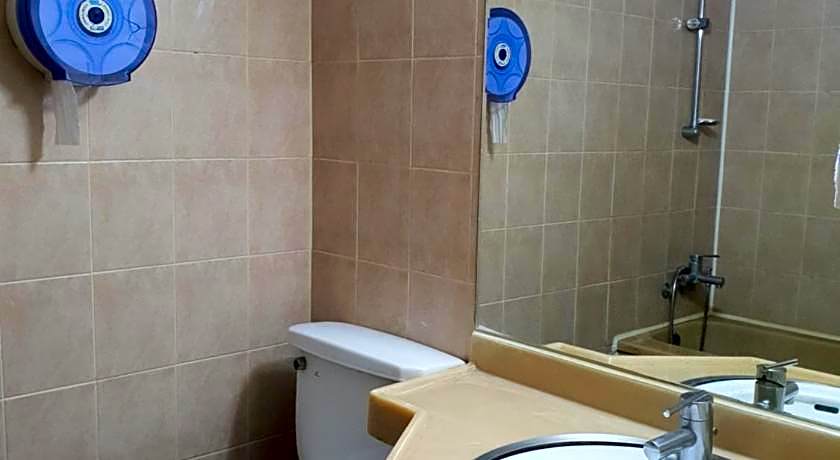 Green And Blue Hotel