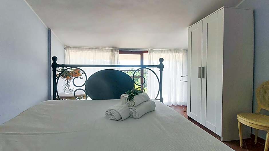 Photo 1 of 5 of 1 Queen Bed, Garden View