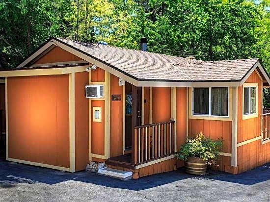 Sleepy Hollow Cabins & Hotel