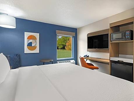 King Room - Hearing Accessible - Roll-in Shower
