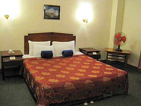 Family Room (4 Adults)