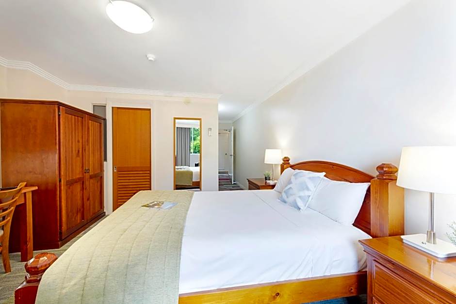 Burnett Riverside Hotel