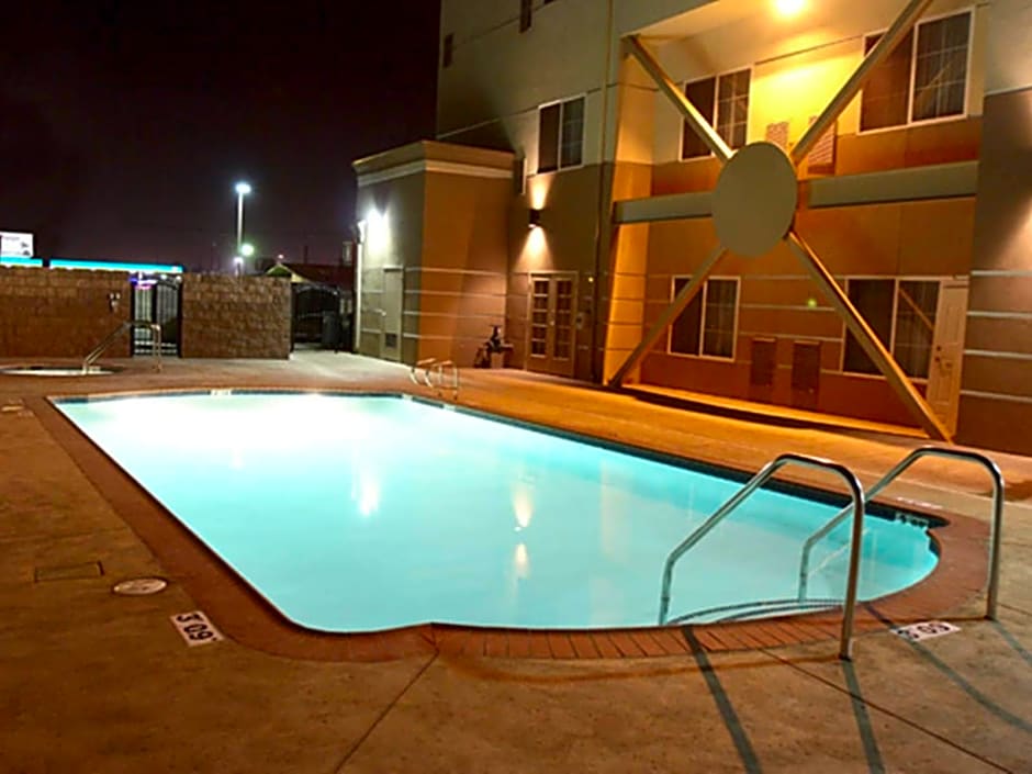 Holiday Inn Express Hotel & Suites Bakersfield Central