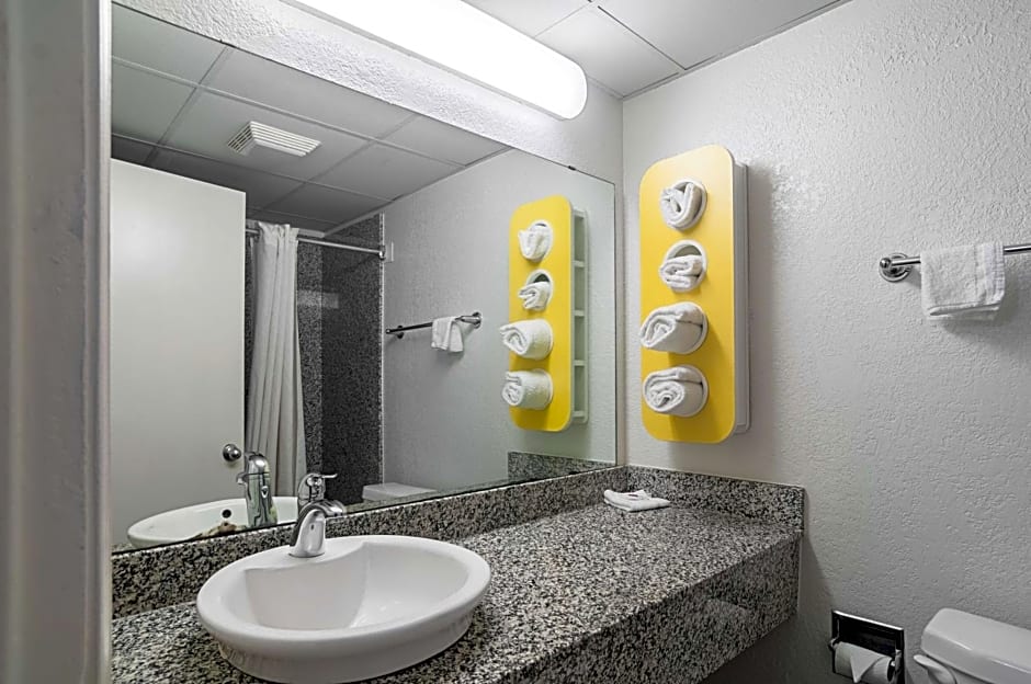 Motel 6-Oklahoma City, OK - South