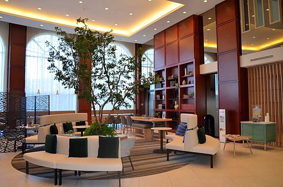 Holiday Inn & Suites Montreal Airport by IHG