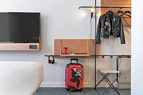 Room, 1 Queen Bed (Moxy Sleeper) (1 Queen Bed)