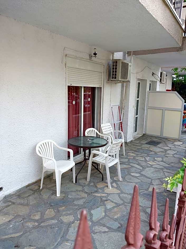 PELEKAN rooms and apartments athina 11