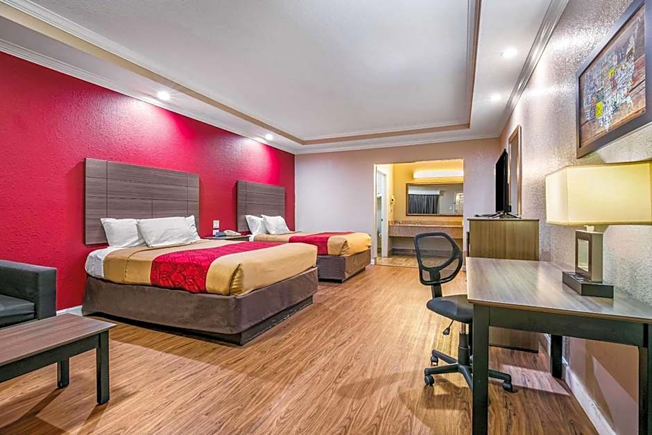 Econo Lodge Inn & Suites