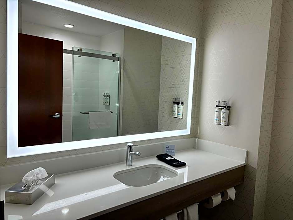 Holiday Inn Express Hotel and Suites Saint Robert By IHG