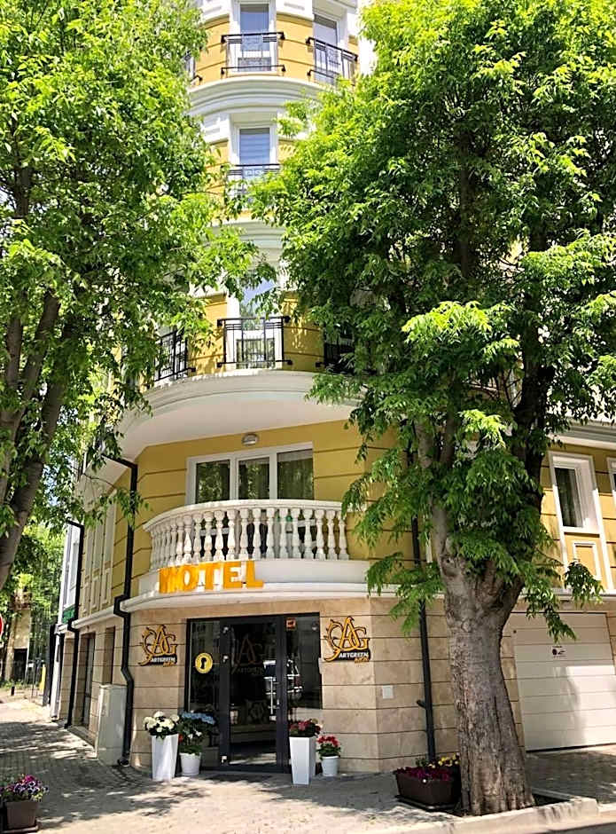 Art Green Boutique Hotel