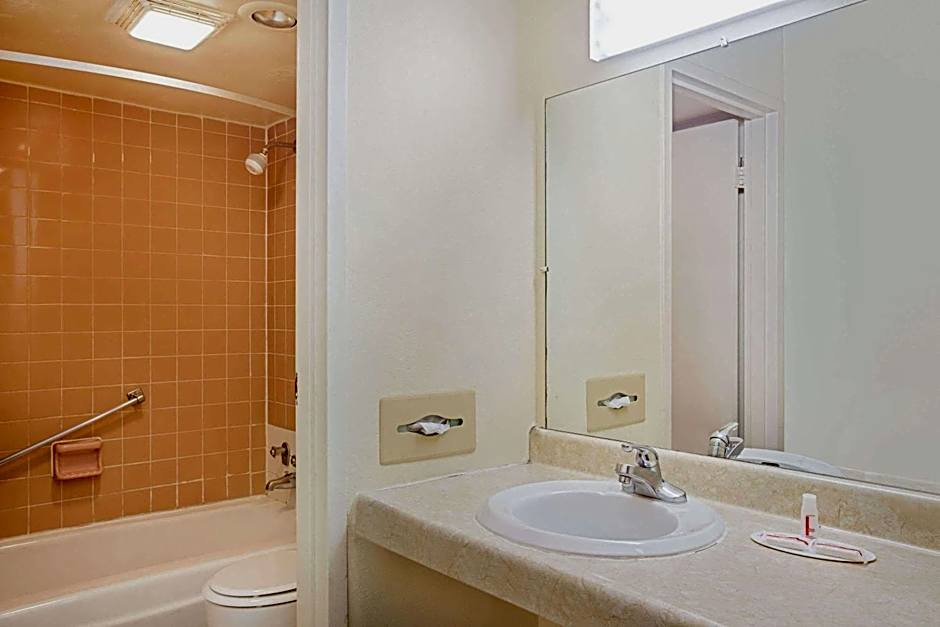 Bristol Parkway inn