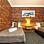 Ruthven Street Motor Inn