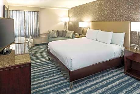 1 King Bed Hearing Accessible