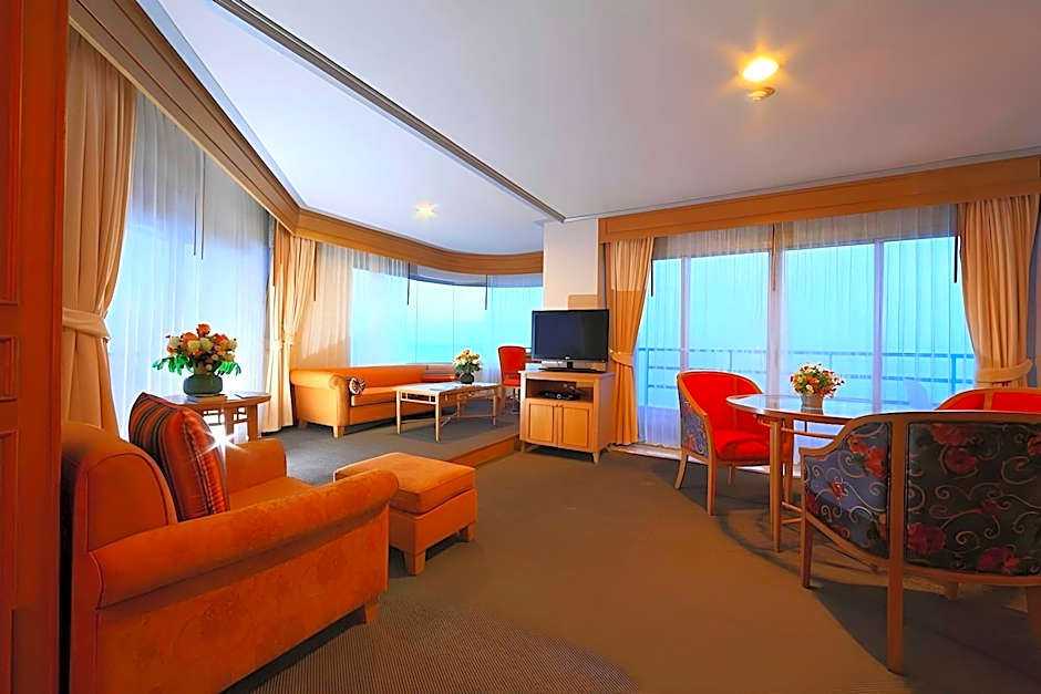 Khanom Golden Beach Hotel