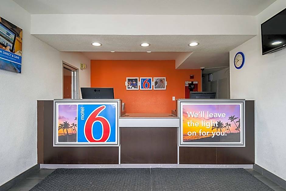 Motel 6 Lost Hills / Buttonwillow Racetrack