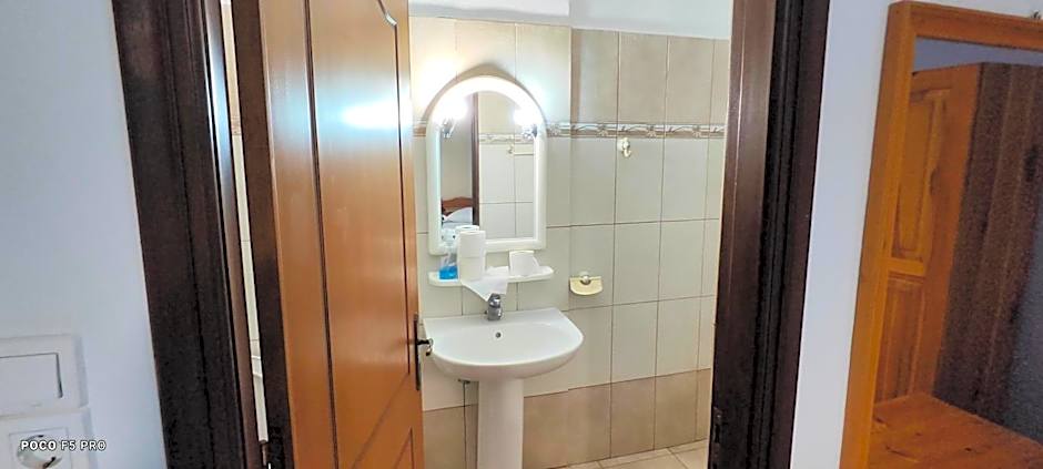 Studios by Climbing House