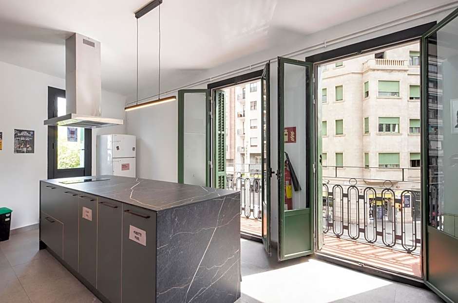 No Limit Hostel Graffiti