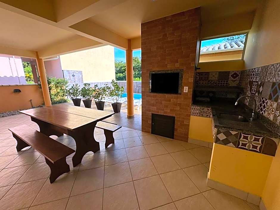 cód 11 - Excelente casa localizada á 180m do mar!