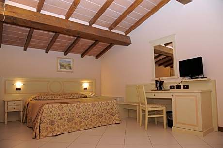 One-Bedroom Apartment (4 Adults)