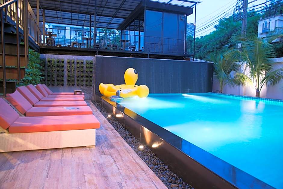 V20 Boutique Jacuzzi Hotel