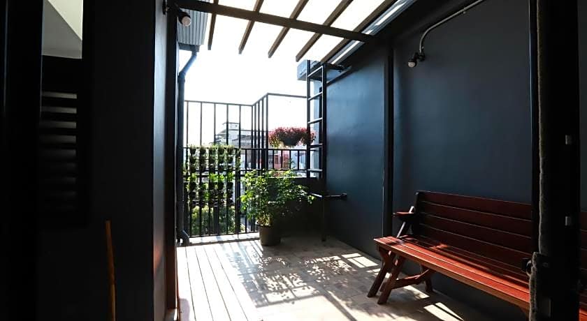 Post Factory Bed & Breakfast Hostel