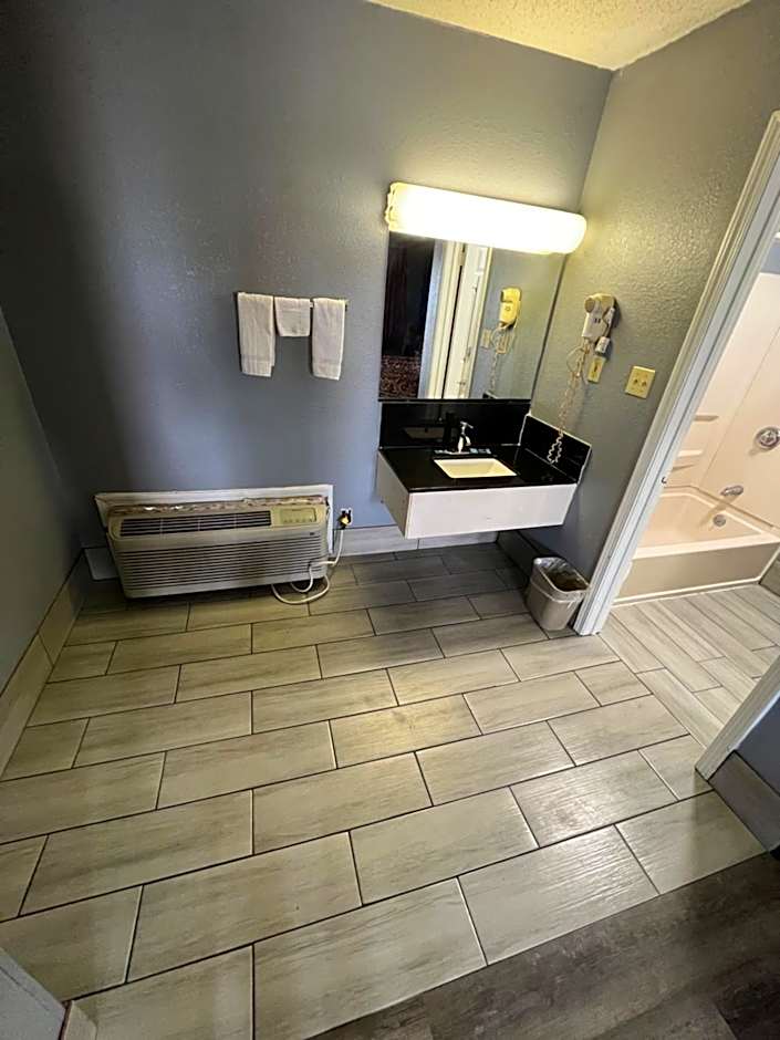 Executive Inn and Suites - Jackson