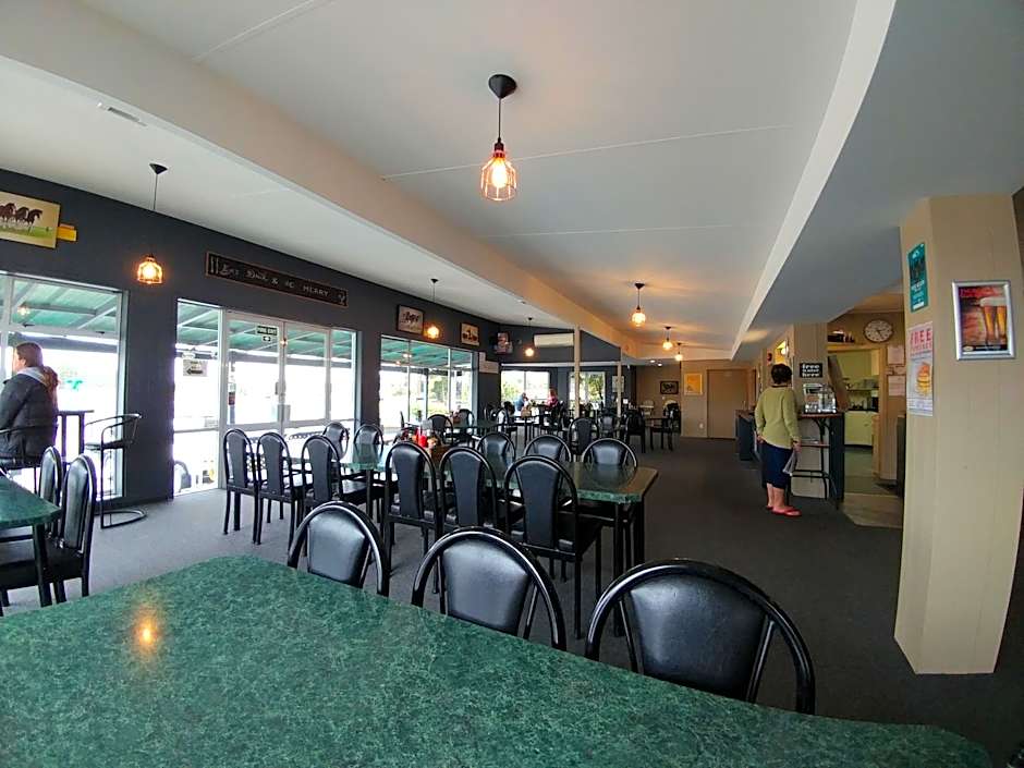 Pineacres Motel and Park