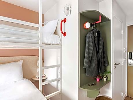 Pop Triple Room with Two Single and One Bunk Bed
