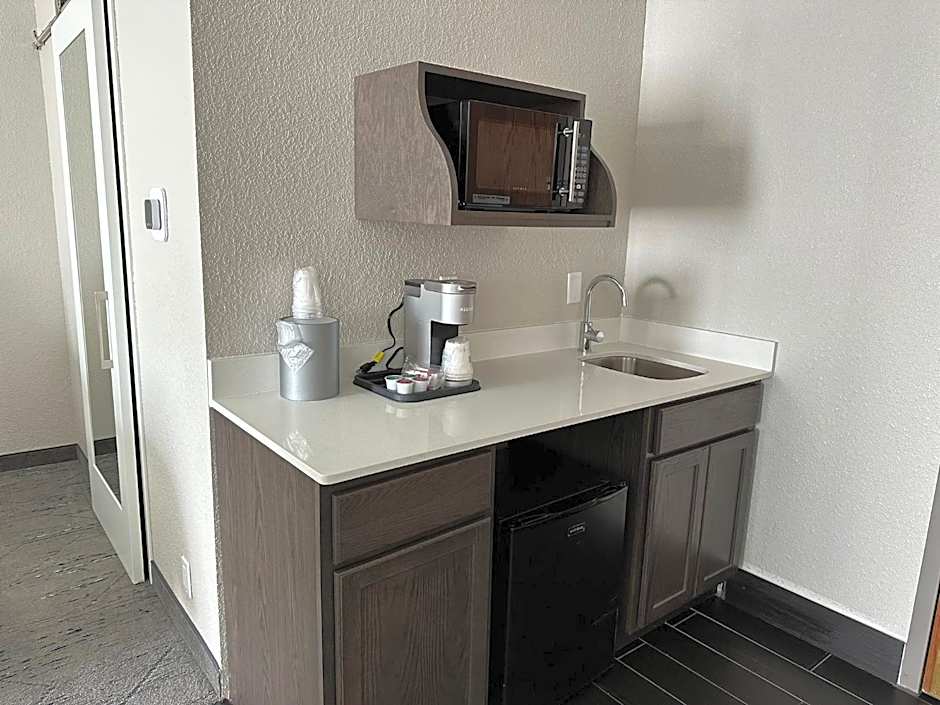 Holiday Inn Express & Suites Eden Prairie  Minneapolis By IHG