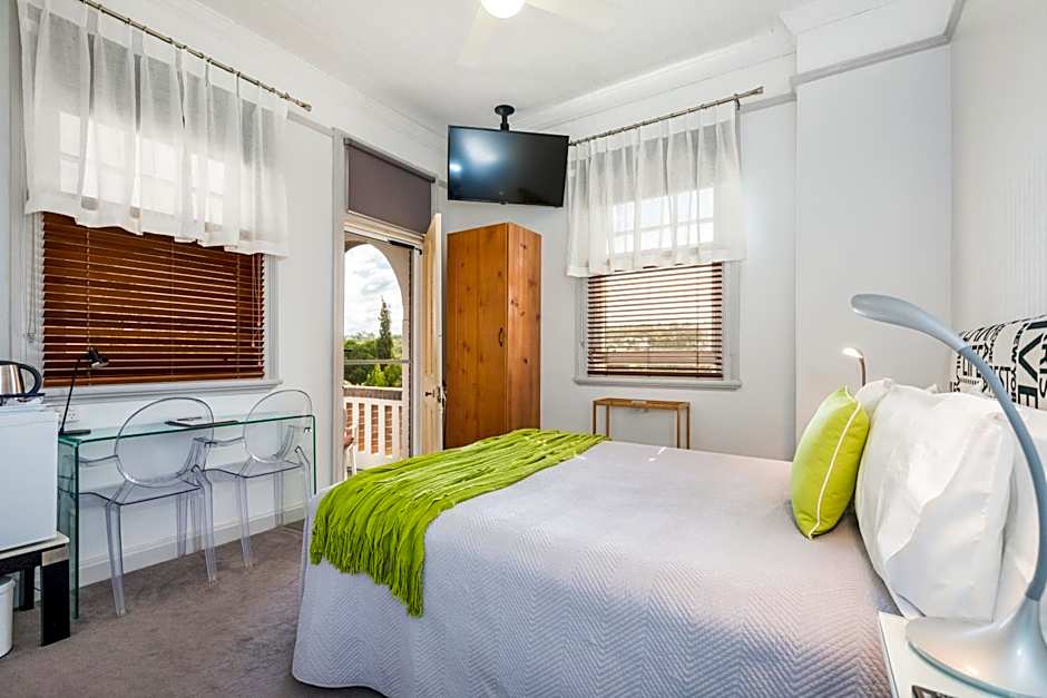 Photo 1 of 4 of Deluxe 1 Queen Bed