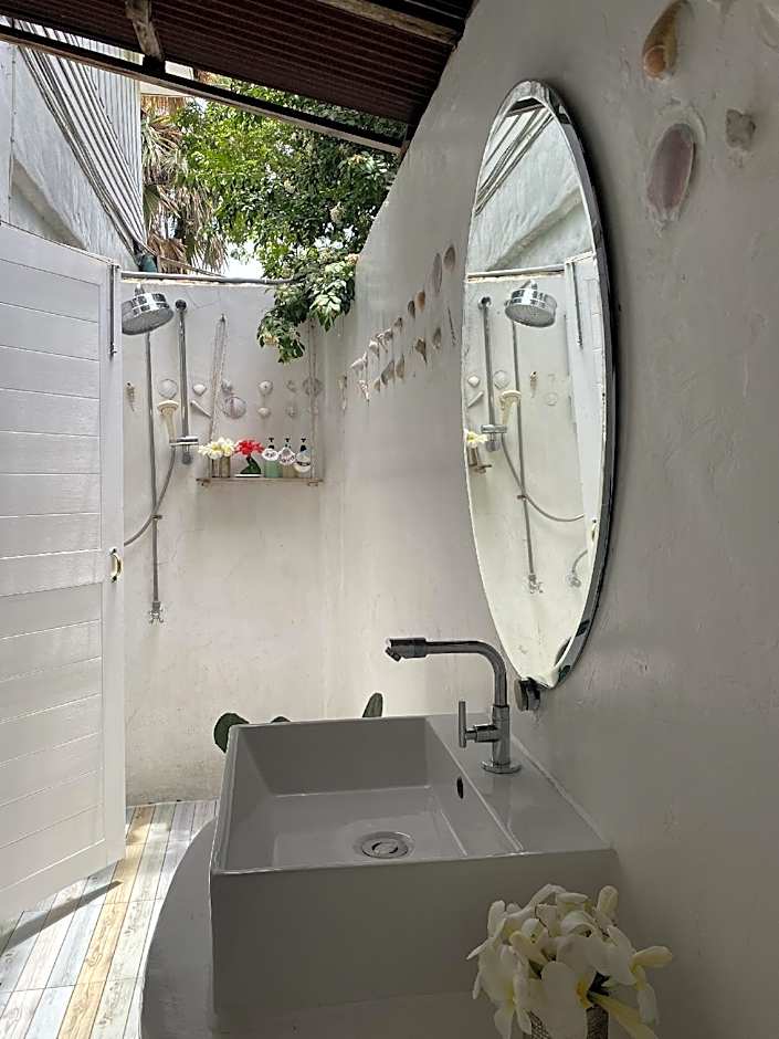 Hua Plee Lazy Beach Hotel