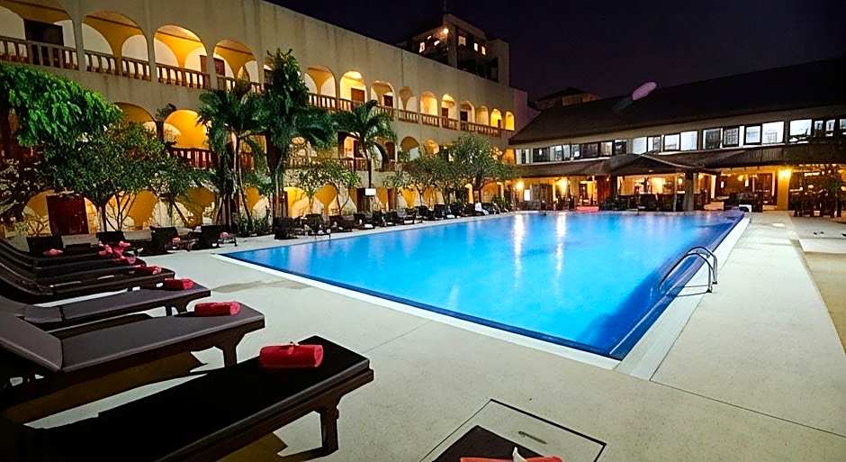 Sabai Inn nearby Central Marina
