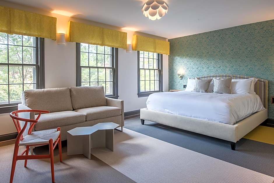 Photo 1 of 8 of Superior 1 King Bed