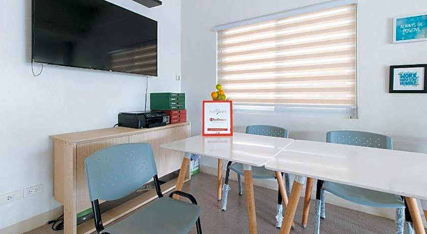 RedDoorz Plus @ Alpina Heights Paranaque