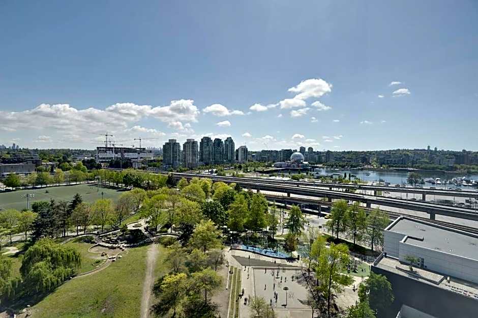 Luxary Condo Downtown Vancouver with free parking