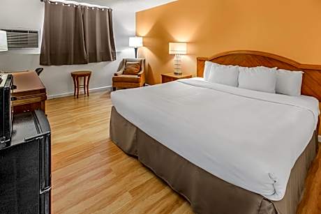 1 King Bed Nonsmoking