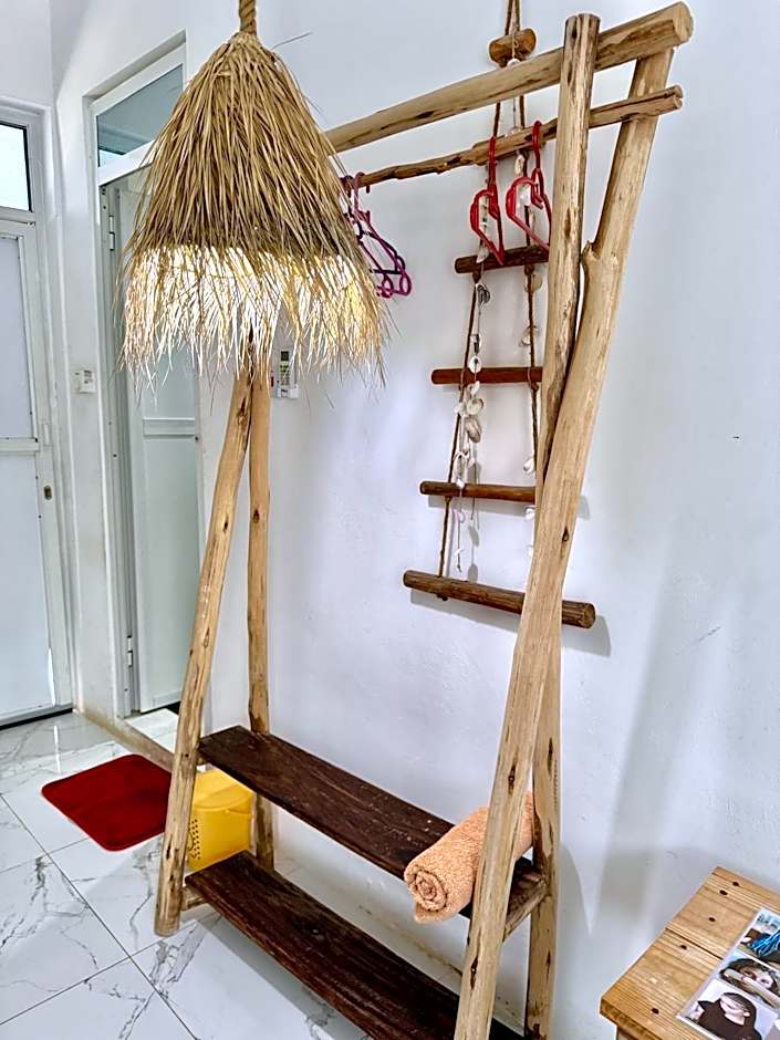 POLE POLE House