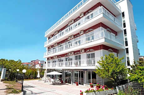 Hotel TRIADA