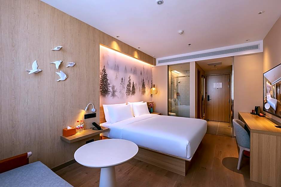 Photo 1 of 4 of Superior 1 Queen Bed