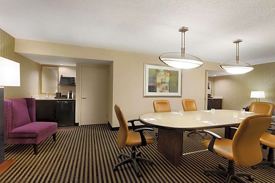 Embassy Suites By Hilton Hotel Piscataway-Somerset
