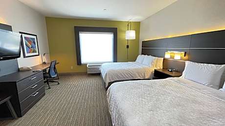 Standard Queen Room with Two Queen Beds and Mobility Accessible Tub