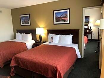 Knott's Berry Farm Hotel