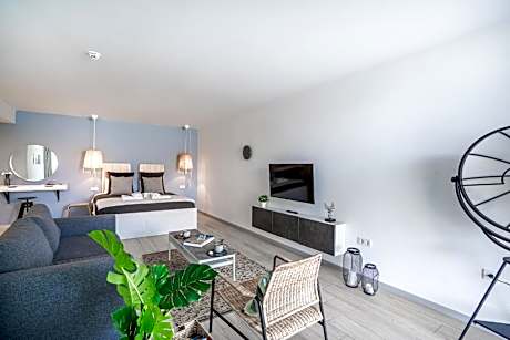 King Suite with Pool View