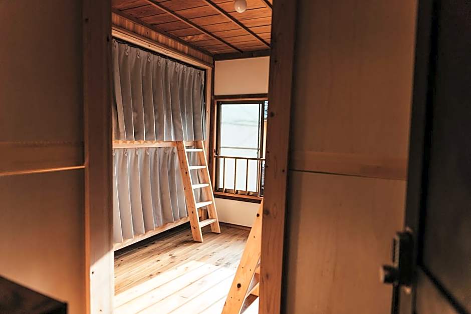 Foto 1 dari 4 — Bed in 6-Bed Mixed Dormitory Room