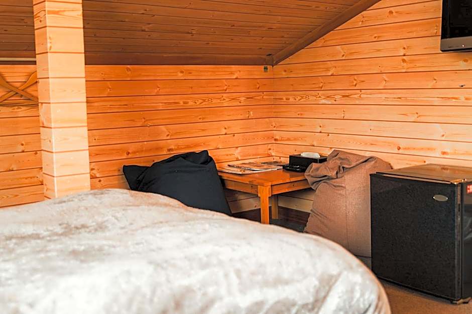 Hakuba Pension & Log Hotel Meteor