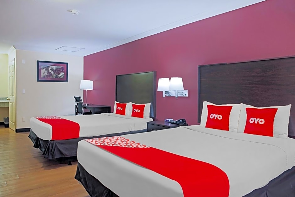 OYO Hotel McAllen Airport South - 1 mi from McAllen Medical Center