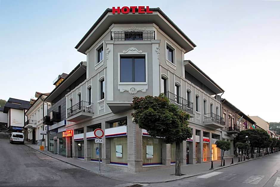 Executive Rooms and Suites Play